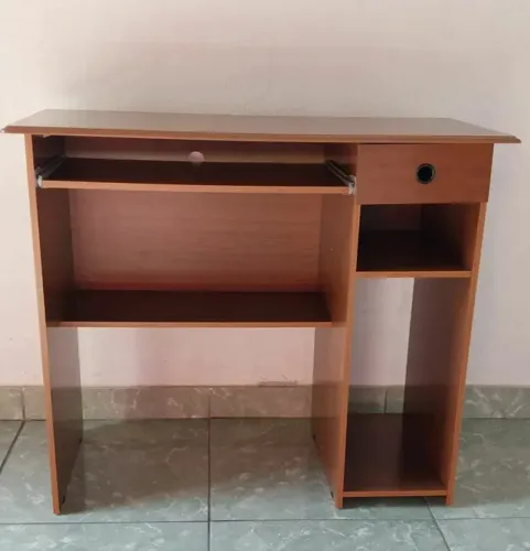 Mesa de Escritório Compacta -(peça nova) Ideal para Home Office