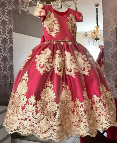 Vestido novo tamanho dele um metro e meio