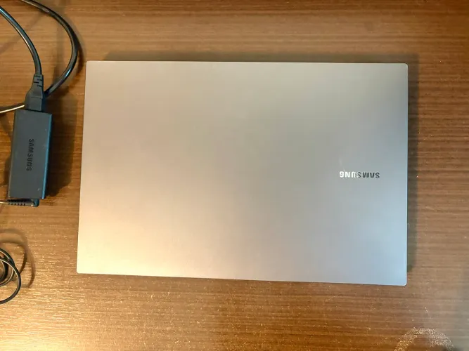 Samsung Book - intel core i7 - 256gb SSD