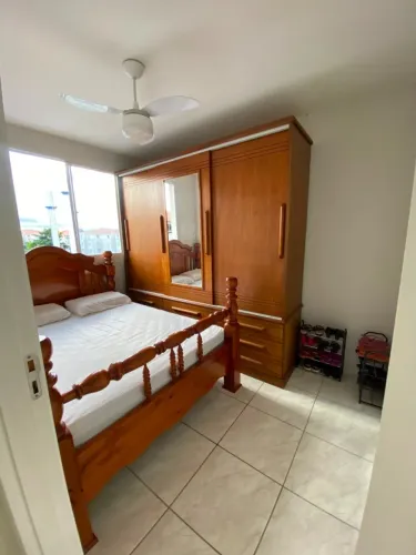 CAMA + GUARDA ROUPA 