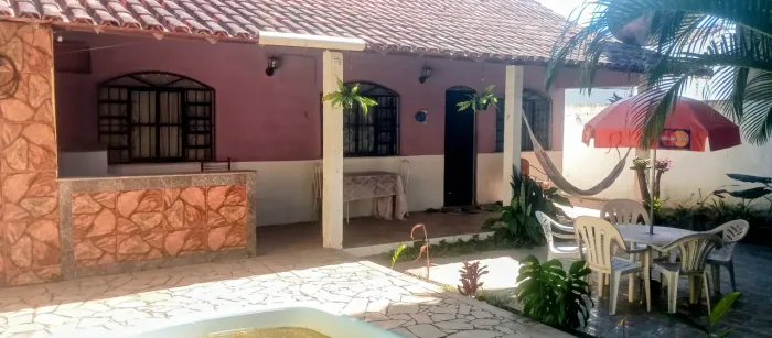 Alugo casa com piscina churrasqueira quintal grande bairro nobre próx aos comércios