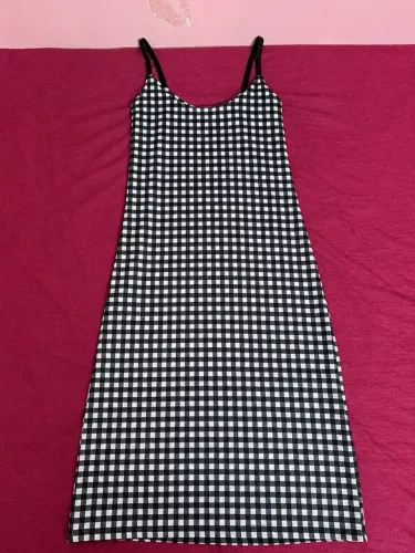 VESTIDO XADREZ PRETO E BRANCO ?