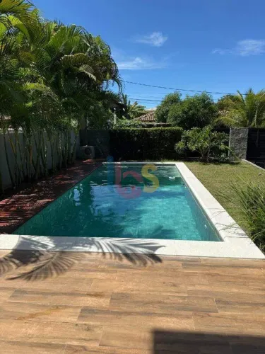 Alugo Casa com 04 suites em Condominio Frente Mar