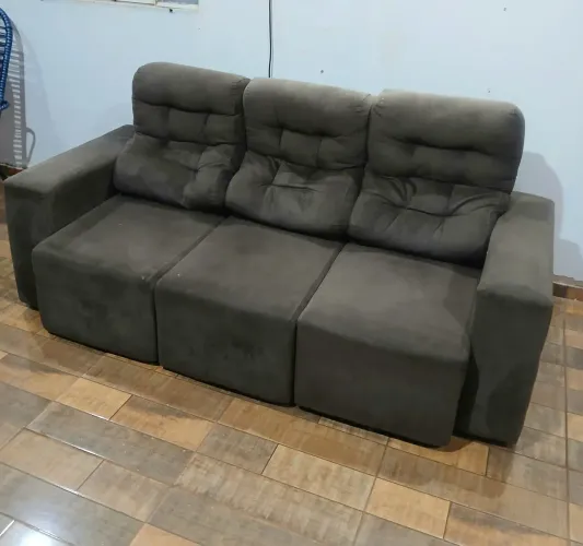 VENDO ESSE SOFA USADO MAIS EM BOM ESTADO.