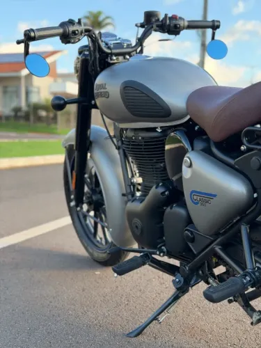 Royal Enfield Classic 350 com apenas 3.600km