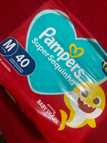 Pampers super sequinha -baby shark TAMANHO M