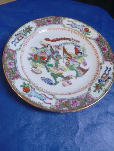Vendo prato decorativo para colecionador em porcelana Chinesa Hand-Painted 