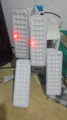 Luminaria de Emergencia 30 Leds. Tenho 04 Itens