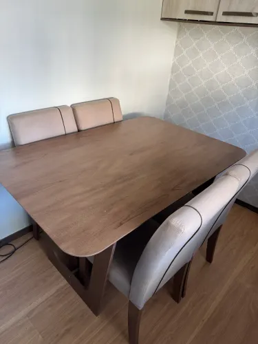 Mesa com cadeiras seminova