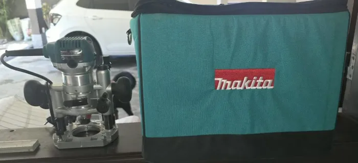 Tupia completa RT0700CX3 Makita.