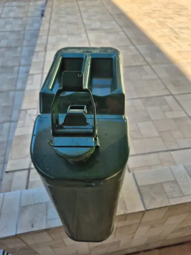 Galão de 20 litros modelo militar