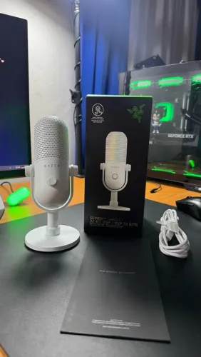Microfone Razer Seiren V3 Chroma - Branco