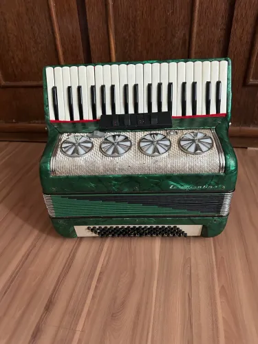 Acordeon Universal Verde 80 baixos 