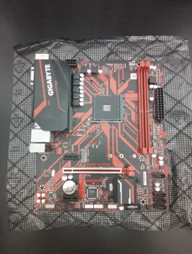 Placa mãe Gigabyte B450M Gaming