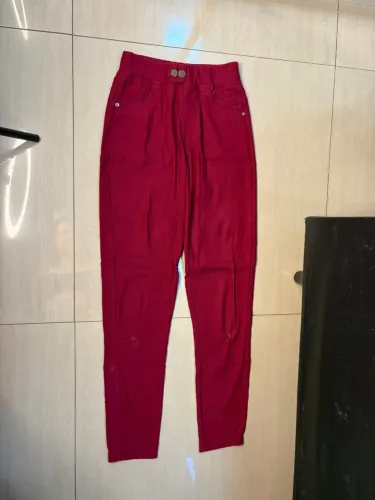 Calça vinho tamanho 34/36 lycra/estica