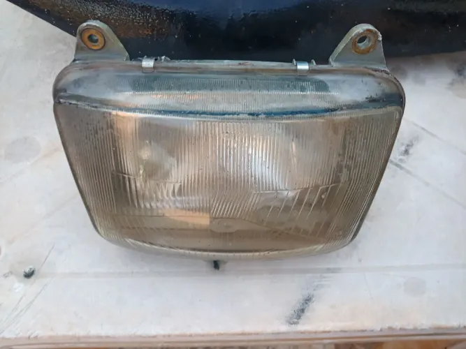 Farol dianteiro Honda CBR 450 original.