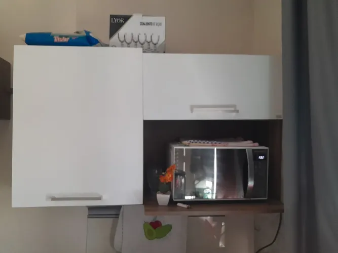 Vendo Armário de parede montado