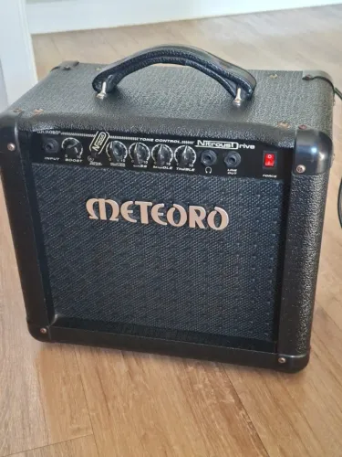 Amplificador para Guitarra Meteoro Nitrous Drive 15W