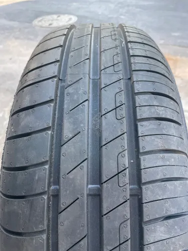 Par de Pneu aro 15 Goodyear Efficientgrip 196/65/15 novo
