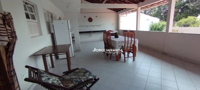 Casa para locação anual com 02 quartos em bairro residencial perto do Centro de Guarapari.