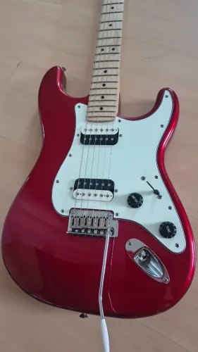 Guitarra Squier Strato Contemporary HH