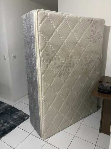Cama box, seminova, em excelente estado 