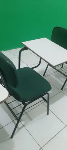 Vendo cadeira de estudo por 120,00. Para maiores informações