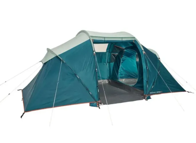 Barraca de Camping Quechua Arpenaz para 4 pessoas com sala integrada.