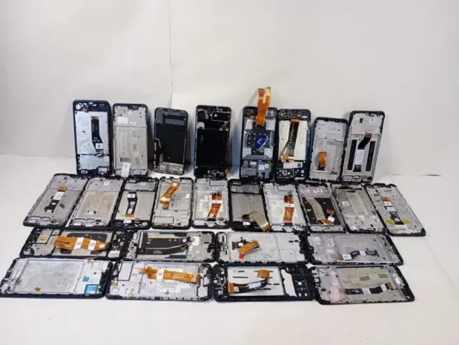 Lote 26 Chassis / Aros Internos de Celular (Samsung, Motorola, Xiaomi) - Para Peças / Assi