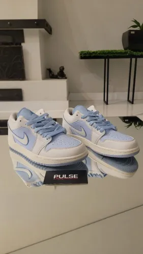 Sneaker Nike Air Jordan 1 Low Reverse Ice Blue - tamanho 37BR, original (733)