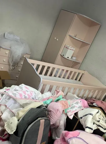 ? Kit quartinho rosa seminovo, menos de 1 ano de uso. Completo e conservado.