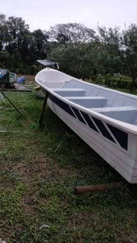 Barco de fibra com motor de 15