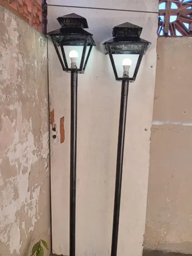 2 POSTE DE JARDIM ANTIGO 1.90