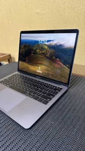 MacBook Air 2019 - modelo A1932 - Core I5 - 8210 - ?8 GB - ?SSD 128 GB - ?Tela 13.3?
