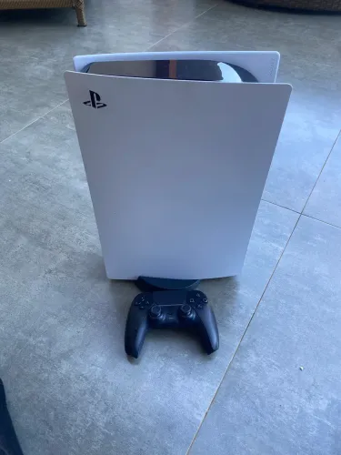 Vendo PlayStation 5 com 2 anos de uso