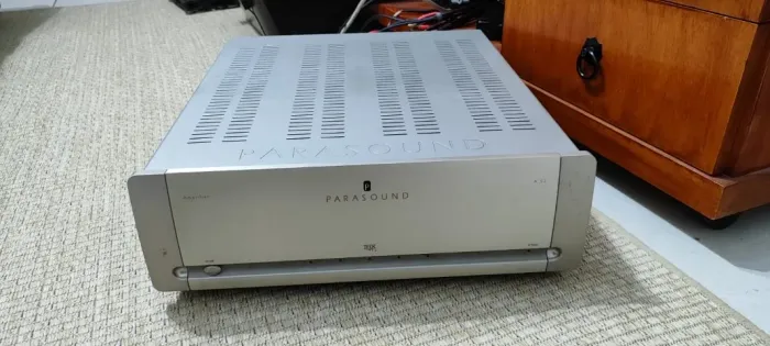 Amplificador Parasound Halo A52
