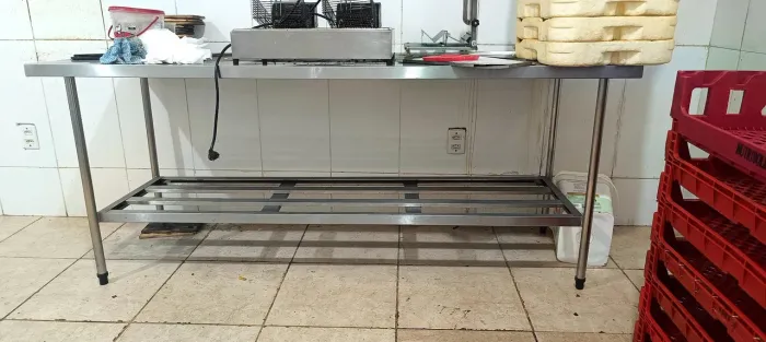 Mesa de inox 200x0,70cm
