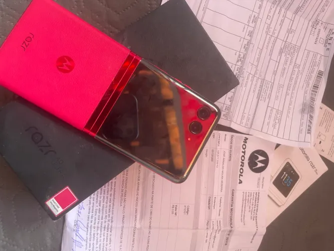 Vendo Motorola razr 40 ultra novo zero marcas de uso display off
