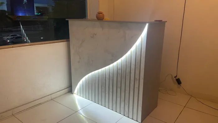 Balcão de recepção com Led 100% MDF