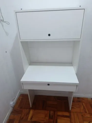 Escrivaninha para computador com gaveta