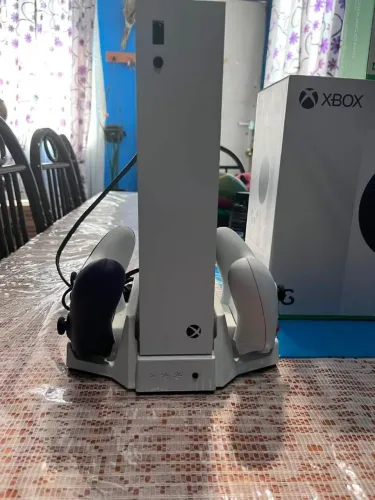Xbox séries s 1TB 678 jogos<br>349 jogos <br>2 controles <br>Aceito troca
