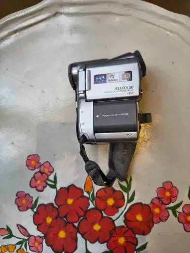 Câmera Canon euro 50 com carregador e fonte