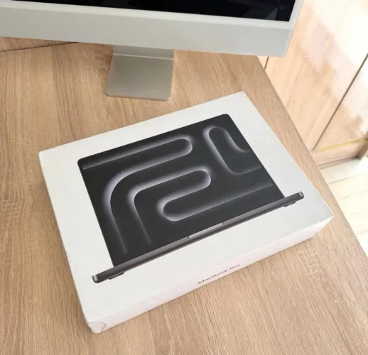 MacBook Pro 16-inch M5 Max