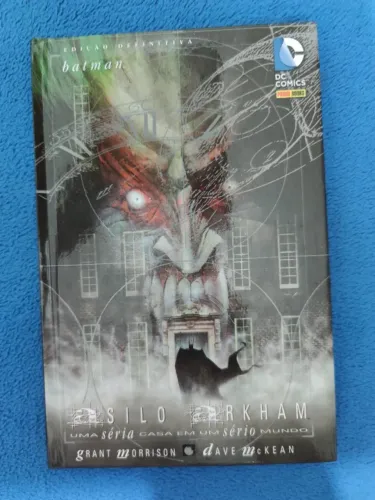 Batman Asilo Arkham - Edição Definitiva | Capa Dura