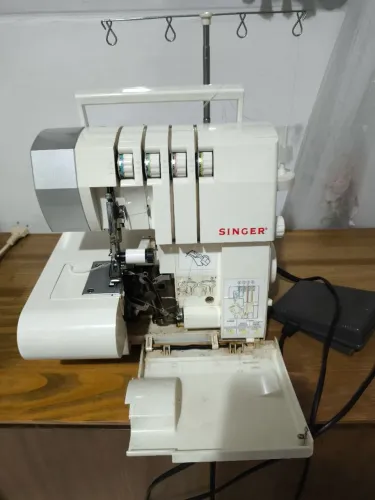 Máquina de overloque ultraloque Singer