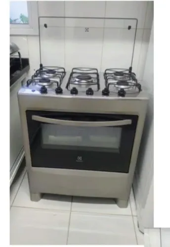 Fogão Eletrolux 76LSU - Inox /Preto bivolt <br><br>76LSU - Inox-<br><br>preto - Bivolt