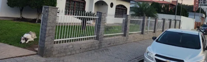 Cerca de alumínio