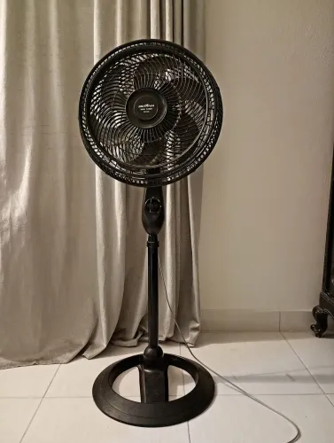 Ventilador de coluna Britânia 