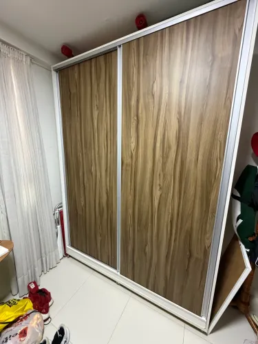 Guarda roupa e bancada c/ painel