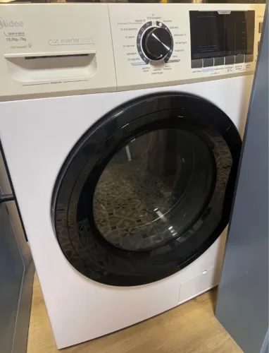 Máquina de lavar lava e seca